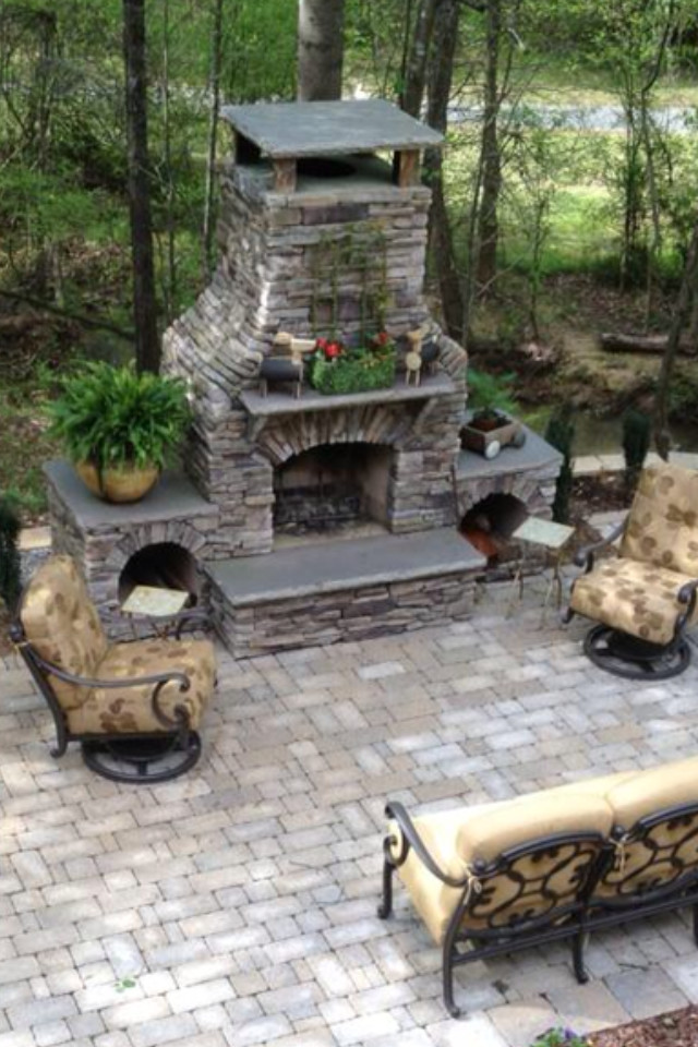 Photo of a traditional patio in Atlanta.