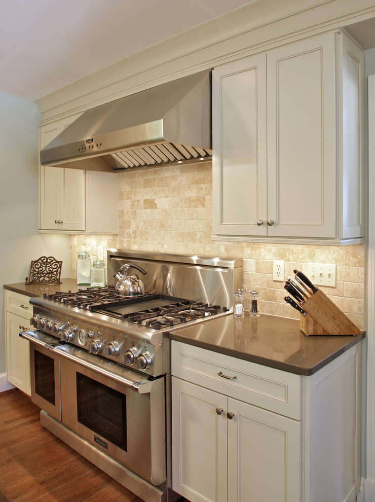 Kitchen - transitional kitchen idea in DC Metro