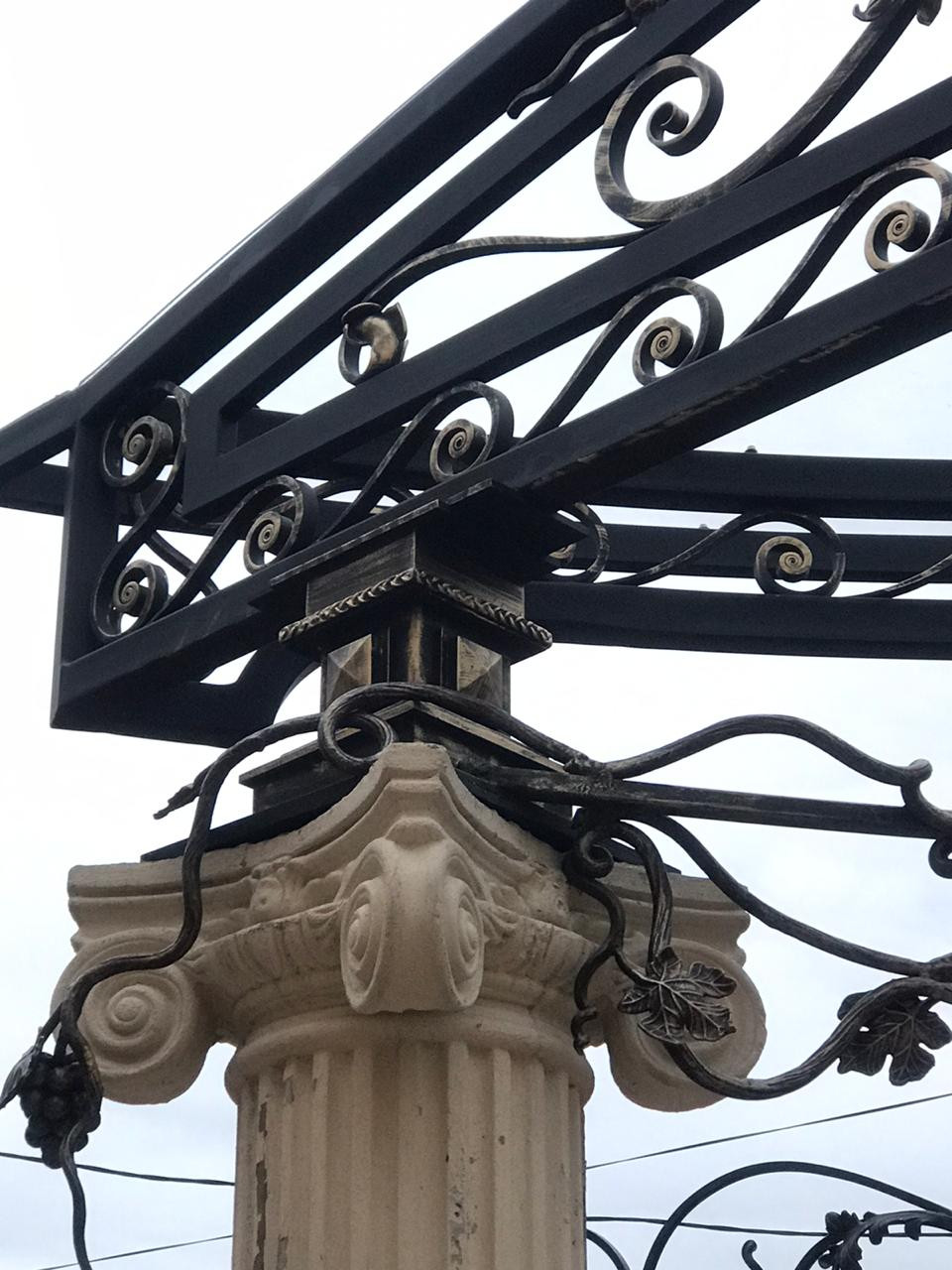 Кованый навес 10,5*2,5м.