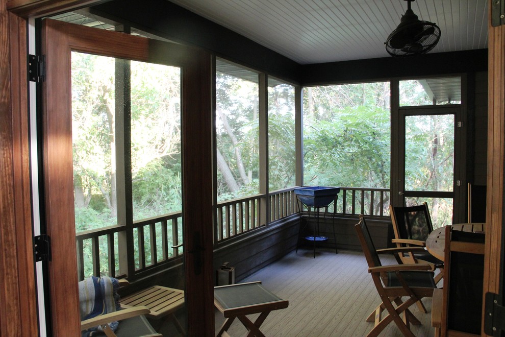 Photo of a mid-sized country backyard screened-in verandah in Chicago with a roof extension.