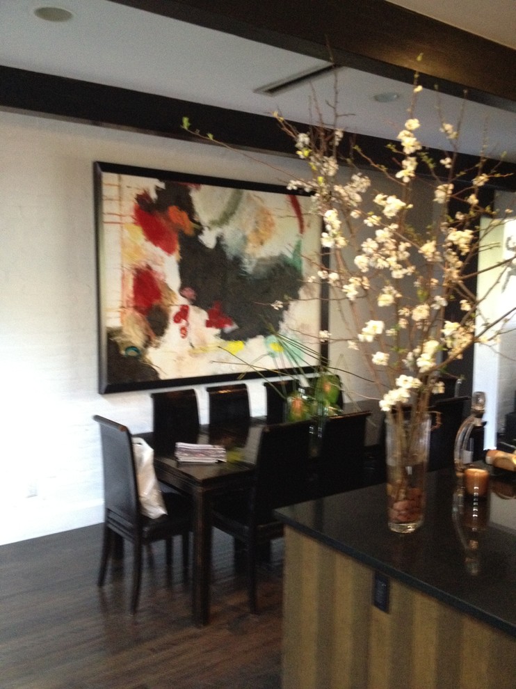This is an example of a modern dining room in Seattle.