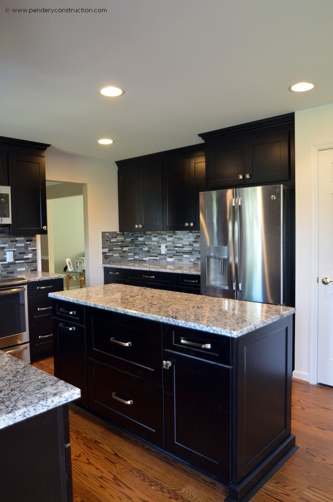 Kitchen - transitional kitchen idea in Cincinnati