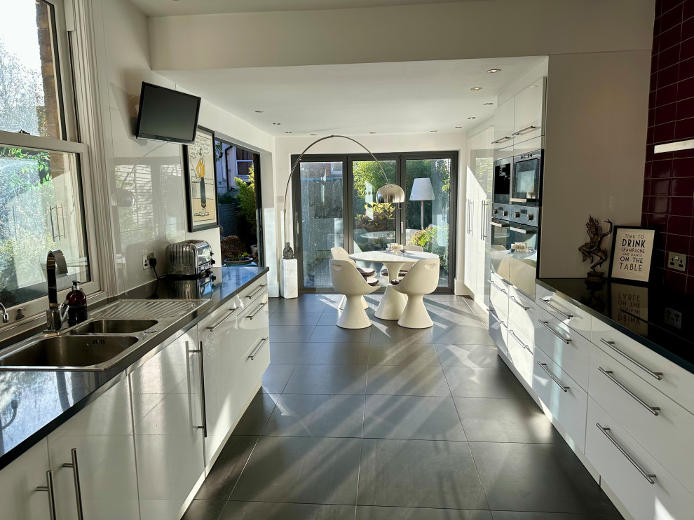 Contemporary Kitchen