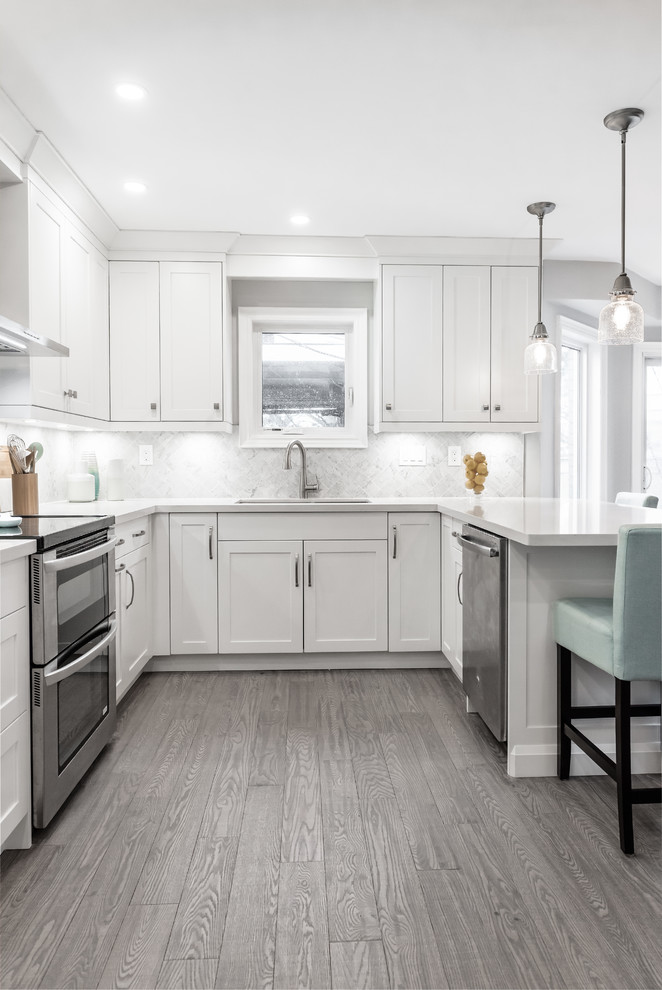 Transitional kitchen photo in Toronto