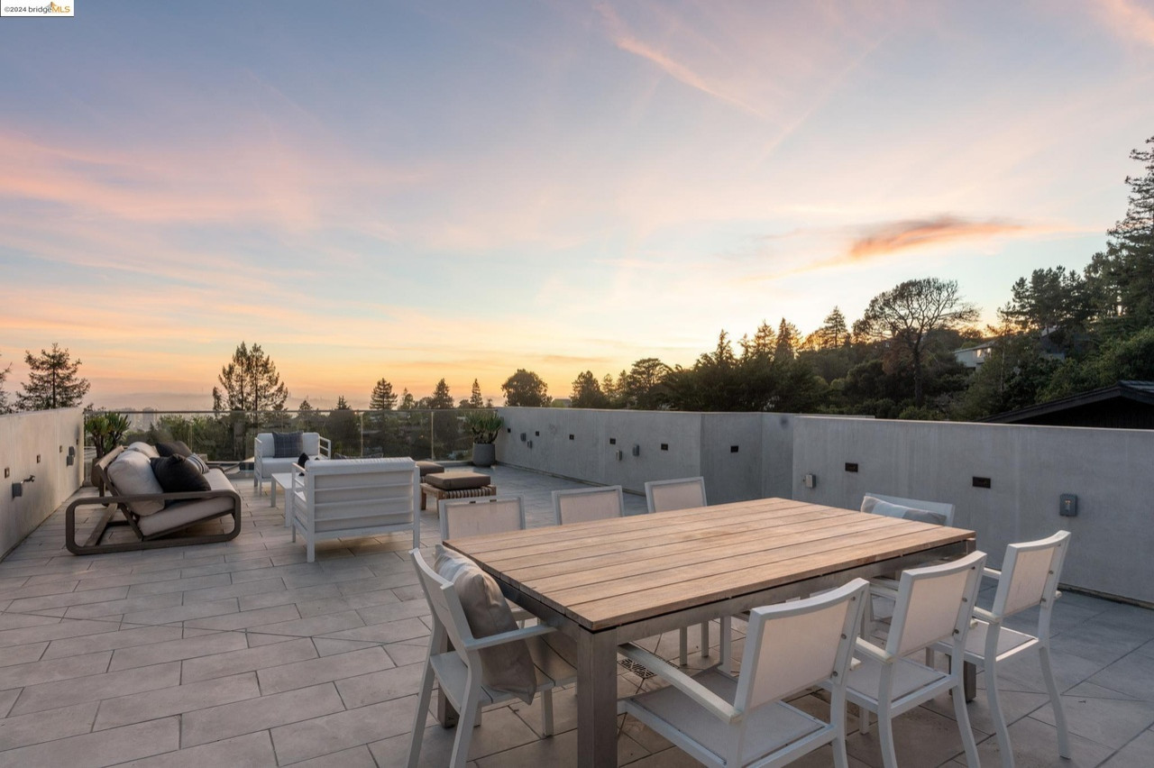 Modern House - Moyer Place