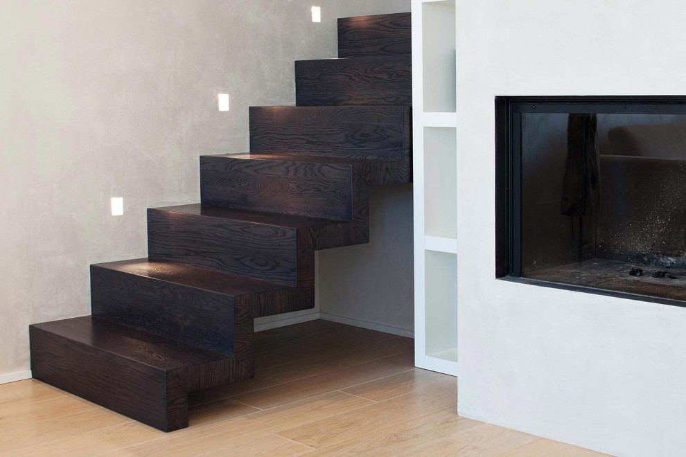 Inspiration for a mid-sized modern wood l-shaped staircase in Florence with wood risers.