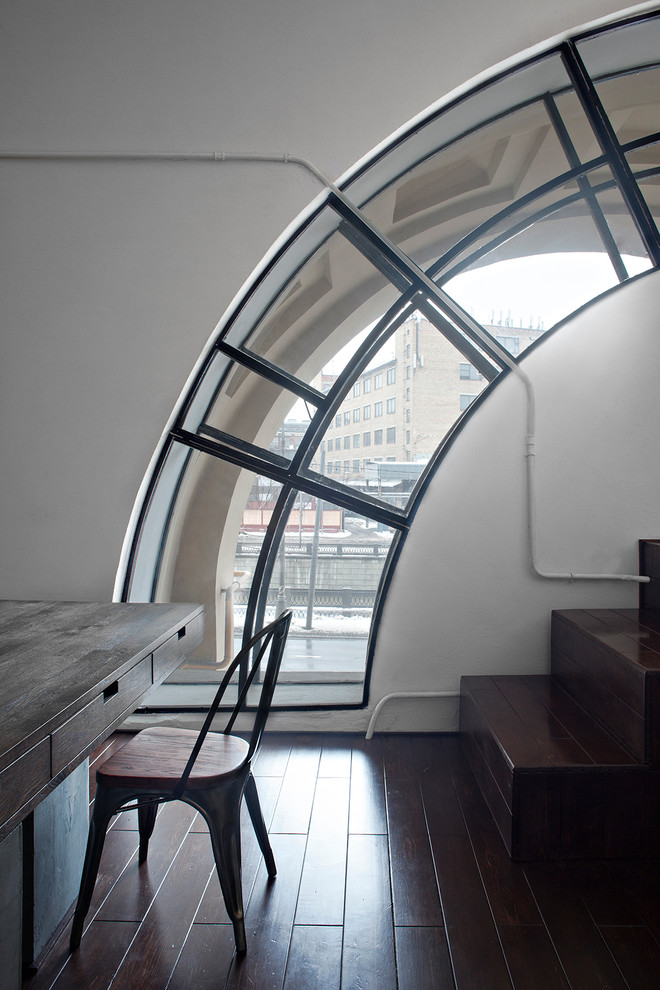 Жилое пространство в доме с аркой