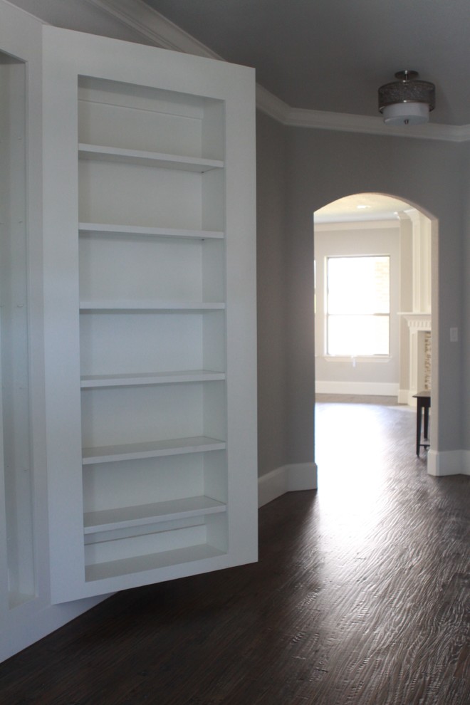 Transitional home design photo in Dallas