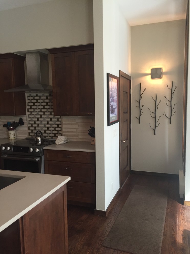 Transitional entryway photo in Denver