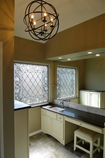 Transitional Master Bath nyklassisk-badrum