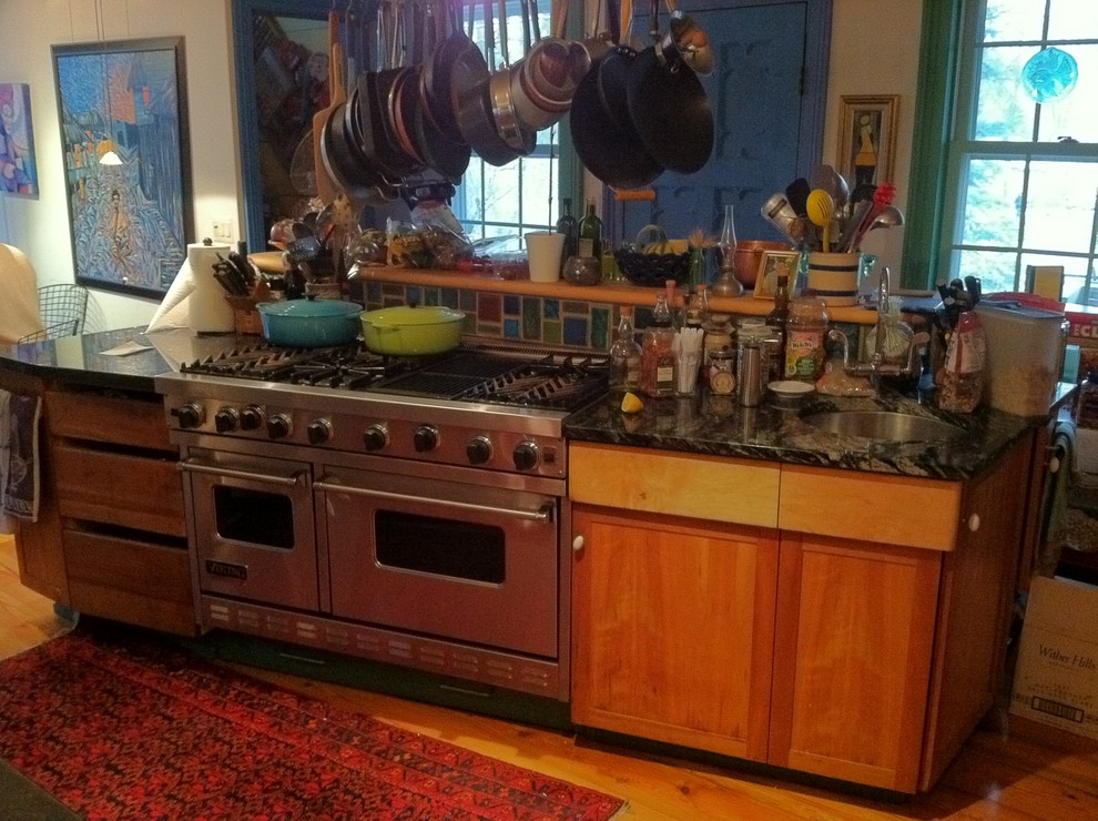 Photo of an eclectic kitchen in Albuquerque.