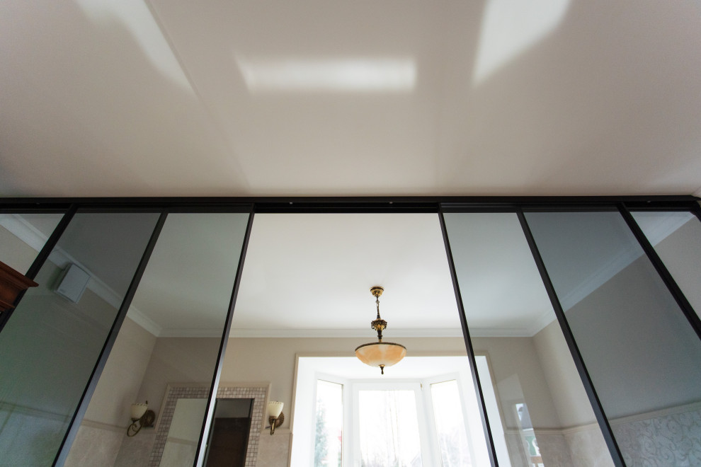 Раздвижная межкомнатная перегородка raumplus в темном тонком профиле