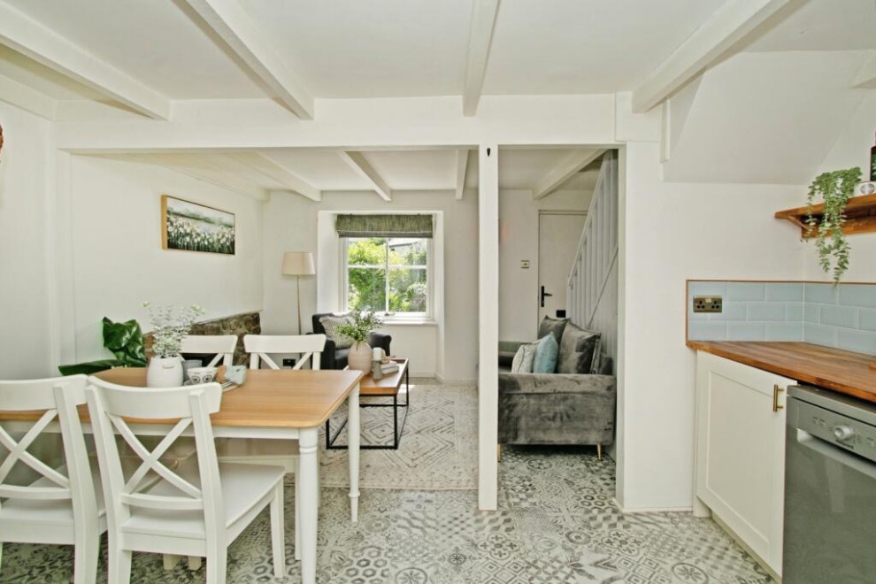 Peters Terrace - Staged to Sell