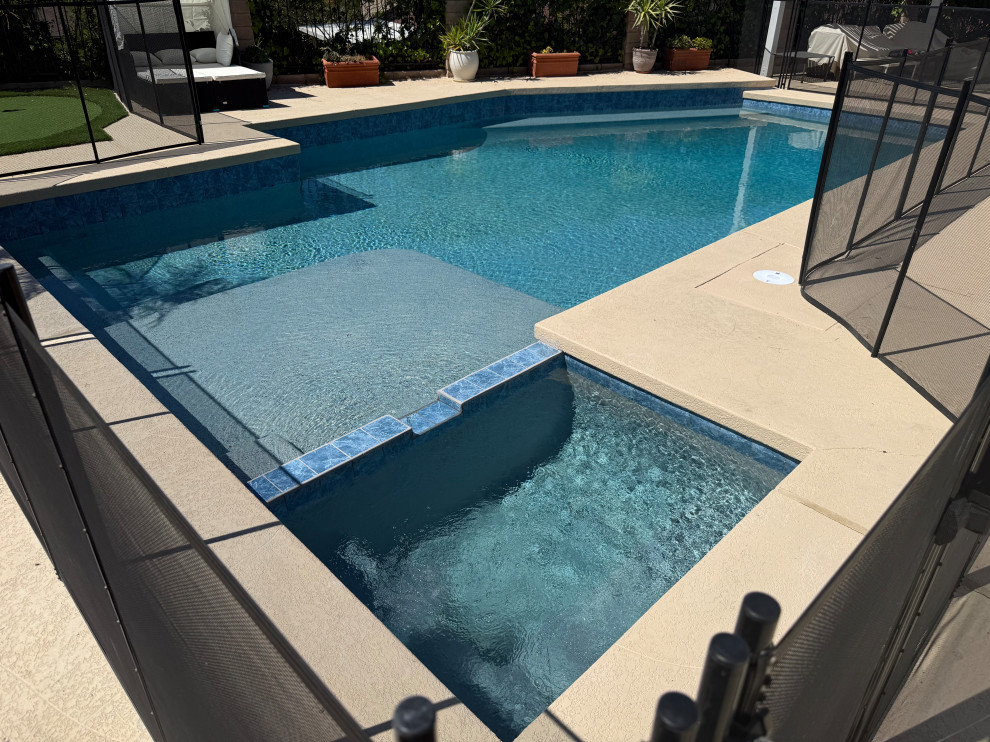 Aqua White - Mini Pebble Finish