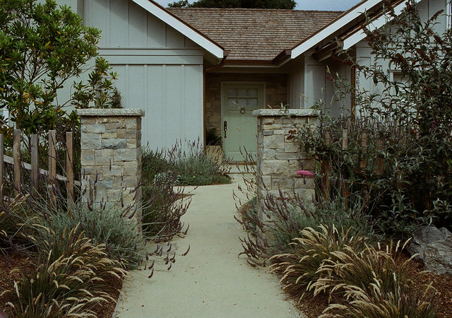 Cottage Garden traditional-garden