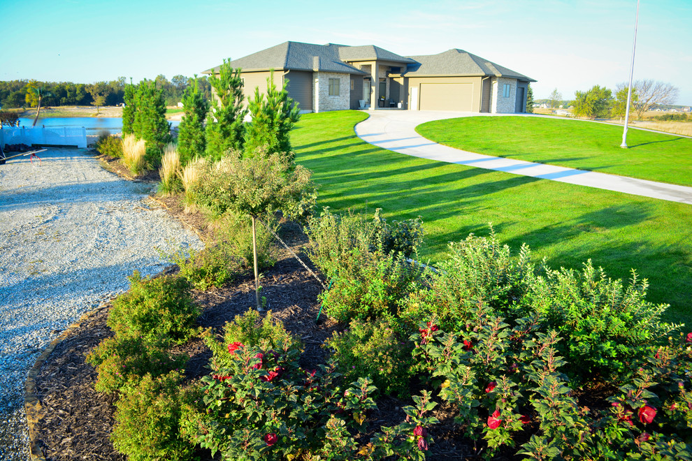 Inspiration for a rustic home design remodel in Omaha