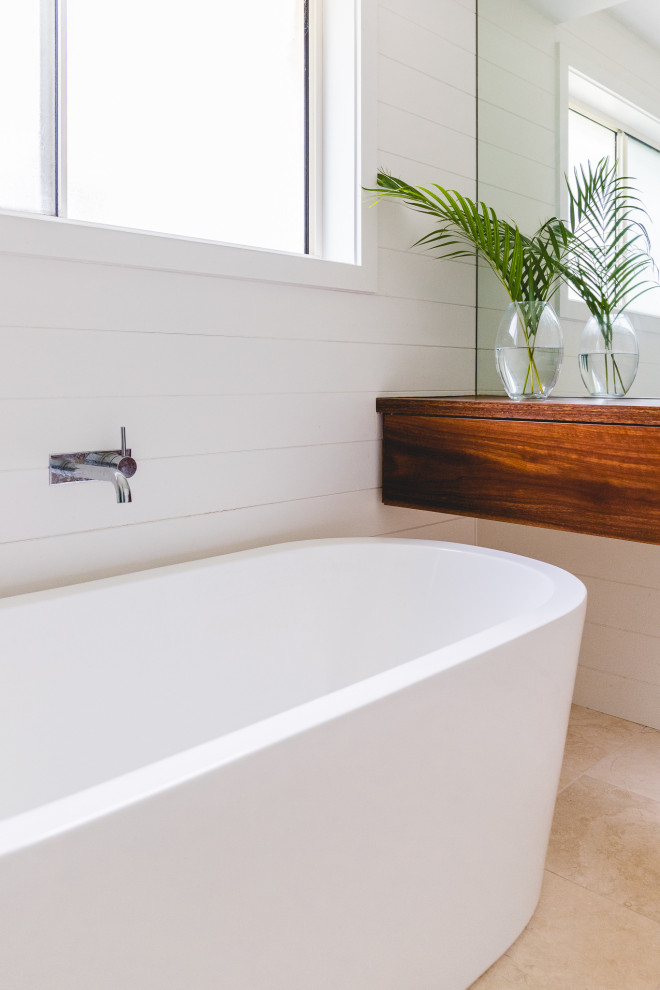 Design ideas for a beach style bathroom in Sydney.