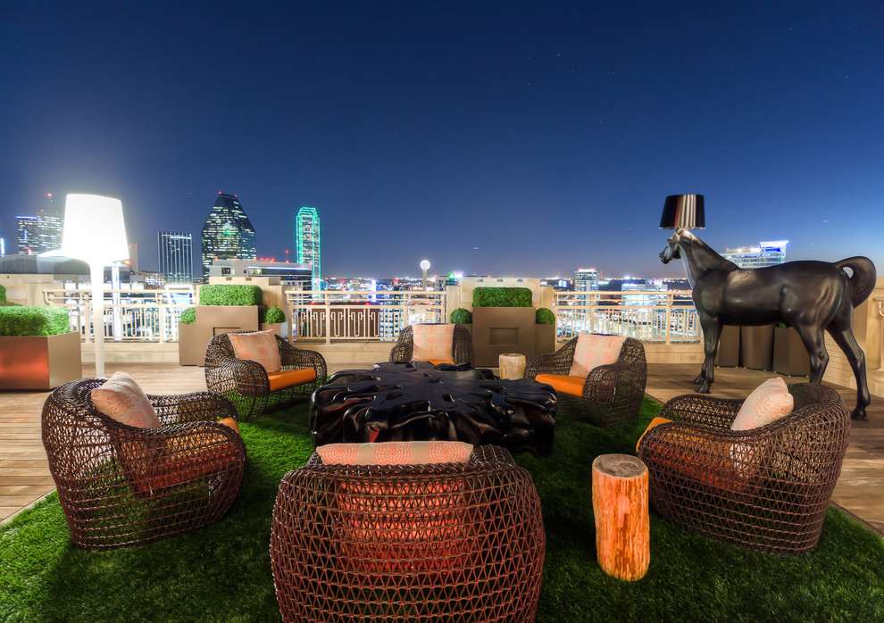 Contemporary rooftop and rooftop deck in Dallas with no cover.