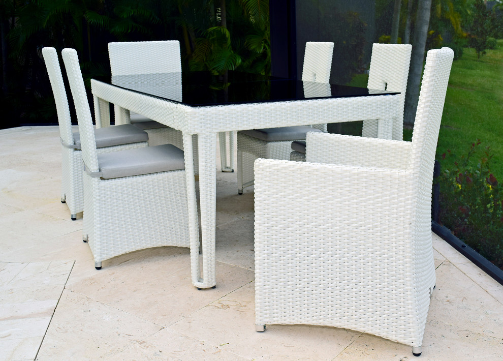 Inspiration for a modern home design remodel in Miami