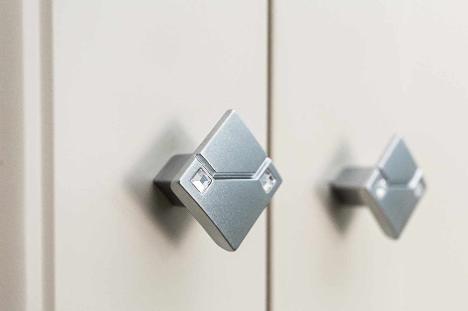 Шкаф в спальню в стиле современная классика