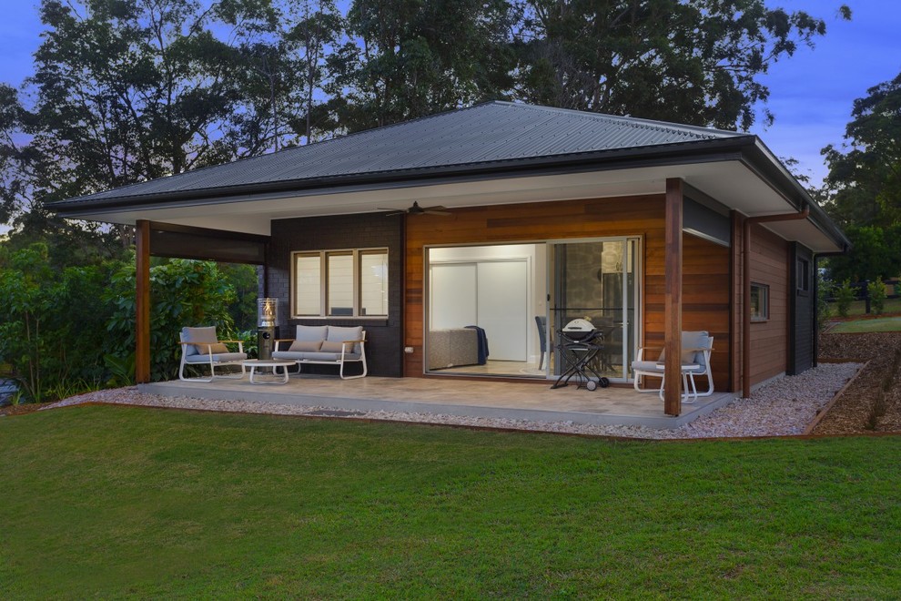 Photo of a modern shed and granny flat in Sunshine Coast.