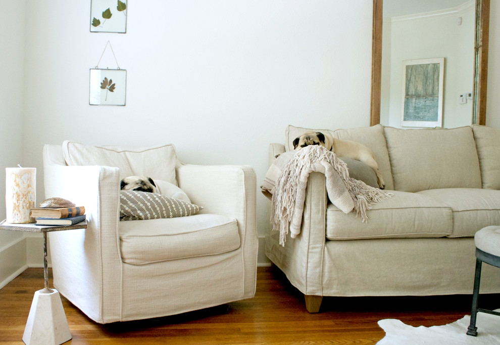 Example of a transitional living room design in Tampa