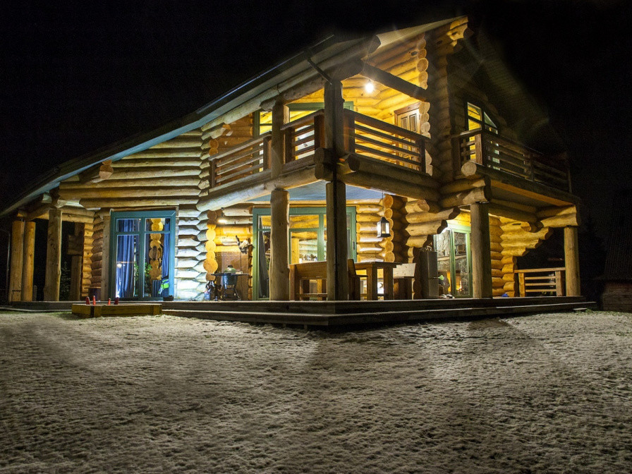 Дом из кедра на Волге