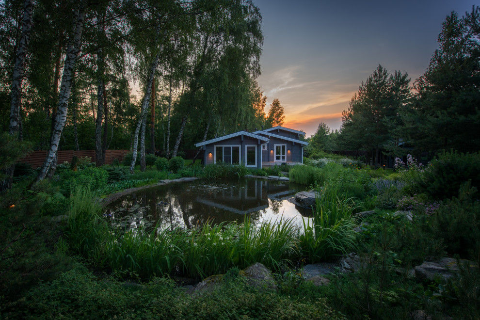 Озеро в лесу. Посёлок Приволье.