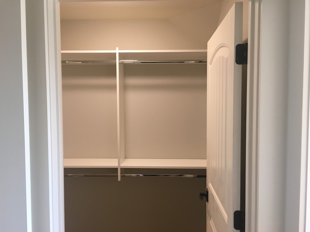Example of a mid-sized transitional home design design