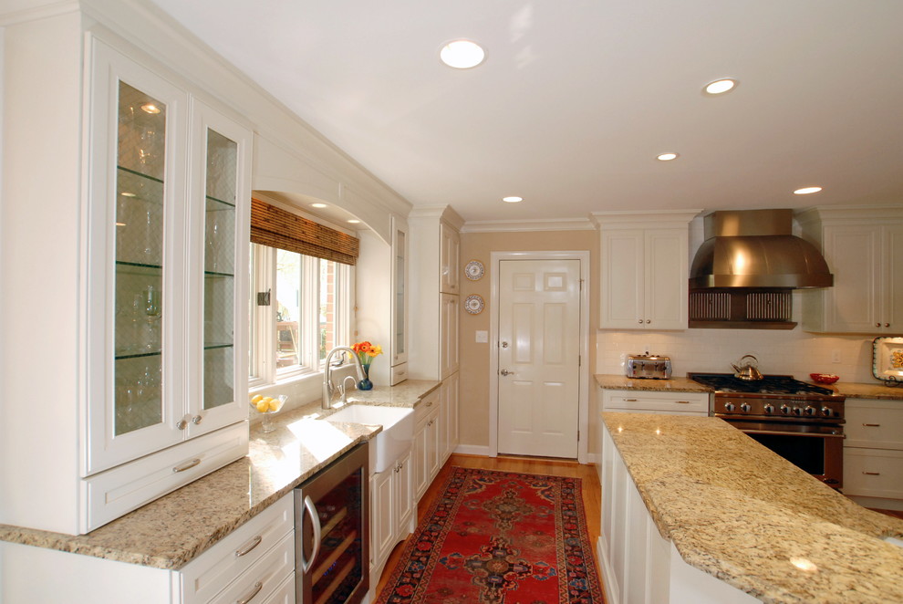 Williamsburg White flat panel kitchen