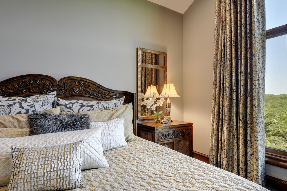 Bedroom - transitional bedroom idea in Austin