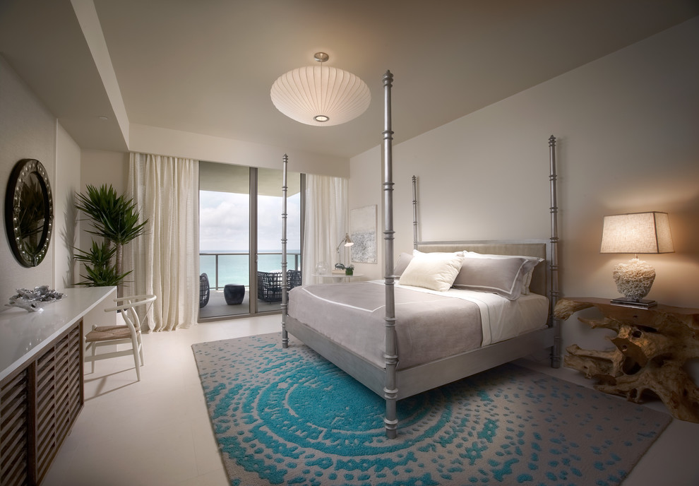 Inspiration for a modern bedroom in Miami.