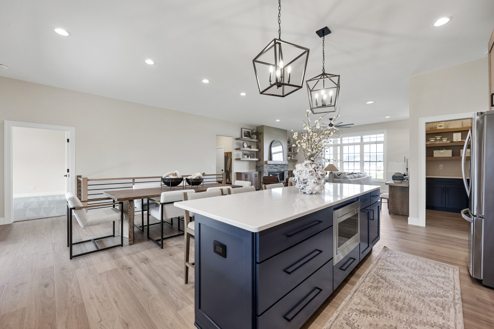 Mountain style kitchen photo in Cedar Rapids