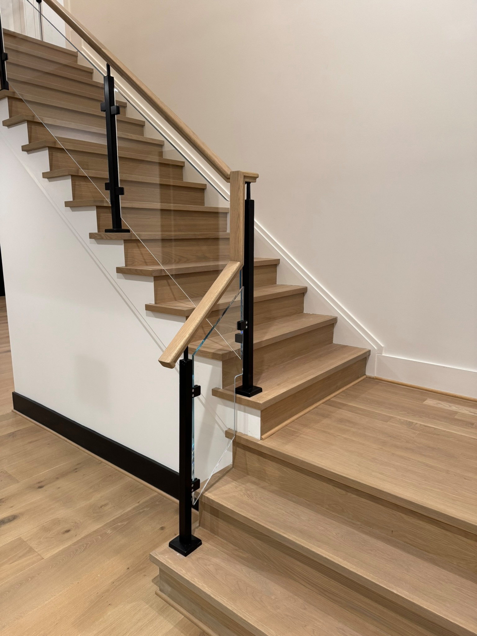 134_Modern White Oak Stair with Glass Balustrade, Vienna, VA 22180