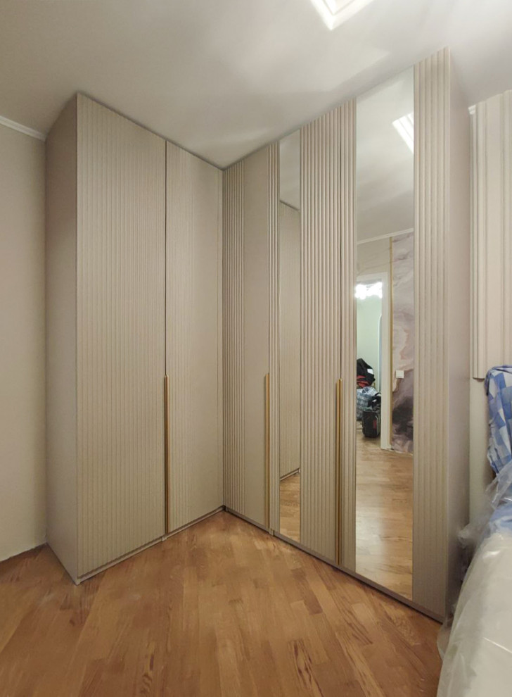 Распашные шкафы