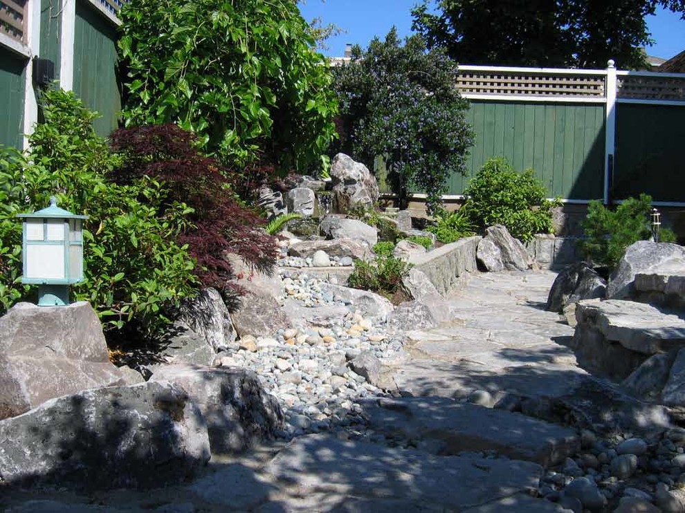 Inspiration for an asian garden in Vancouver.
