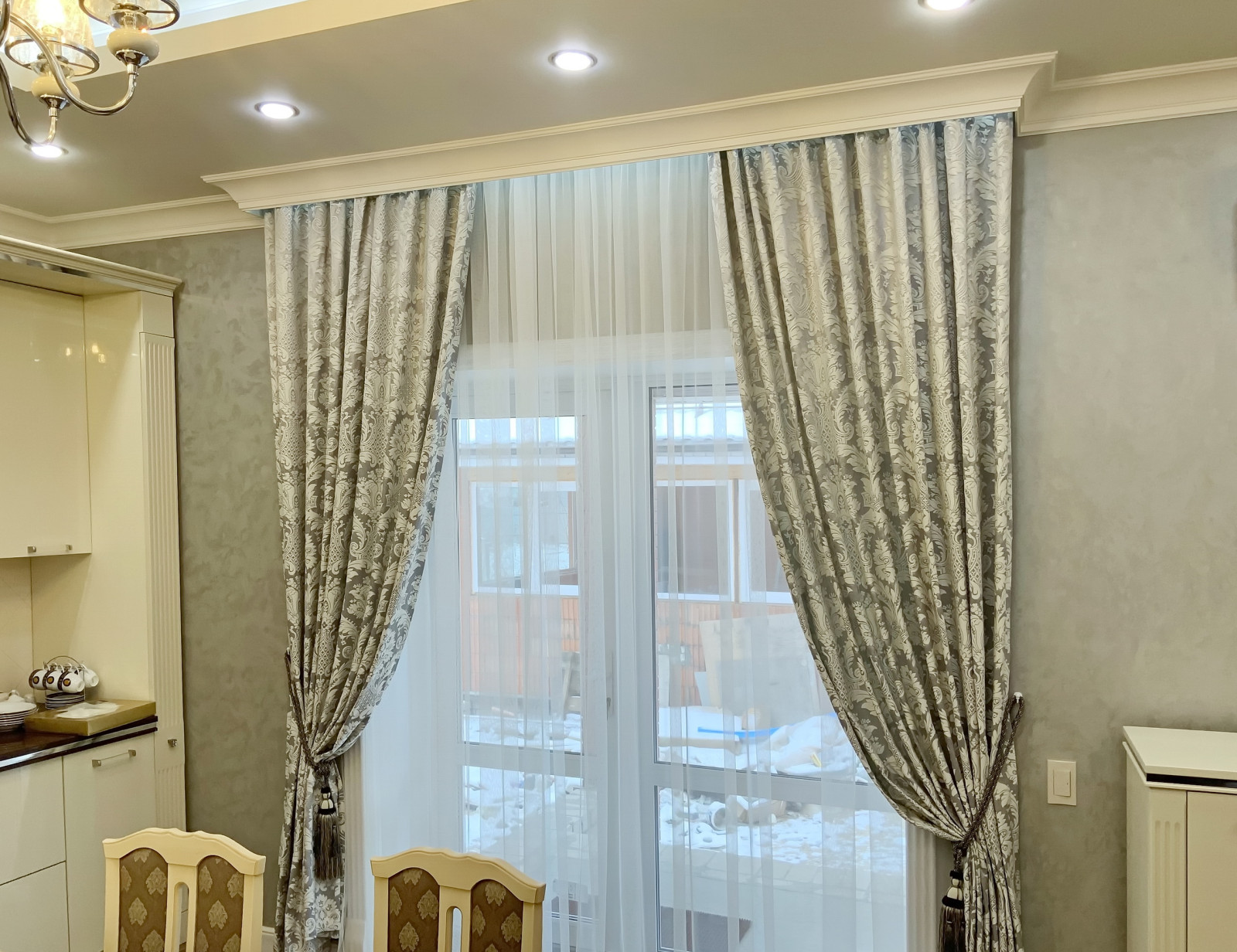 Шторы в гостиную частного дома  - дизайн, пошив. монтаж.