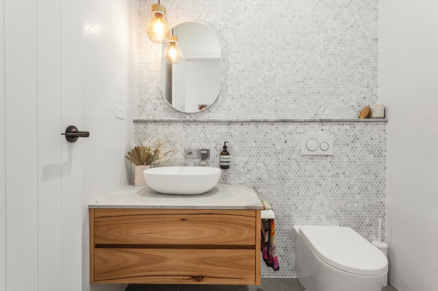 Glen Iris Pretty Weatherboard New Build modern-gaestetoilette