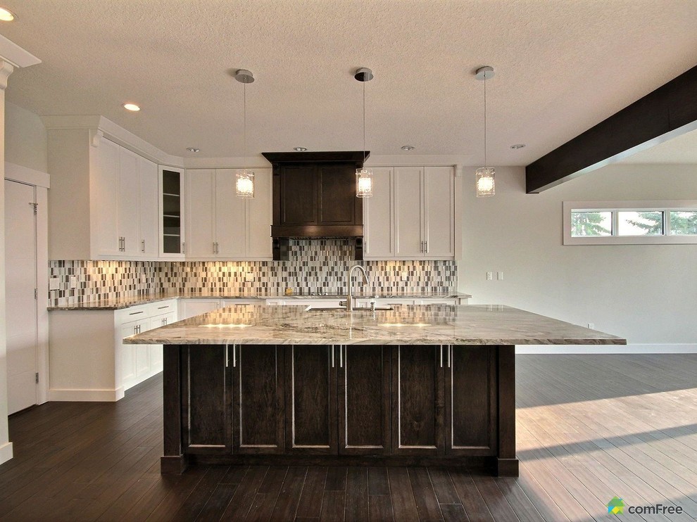 Kitchen - transitional kitchen idea in Edmonton