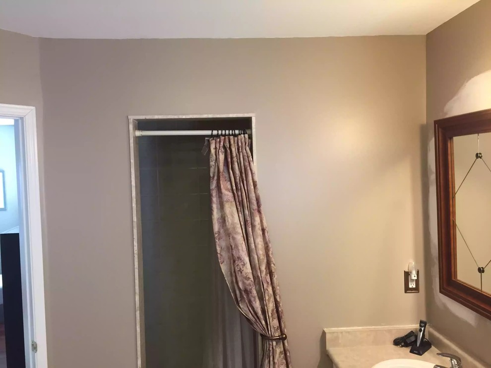 Before & After - En-suite 4 pc bathroom renovation - Brampton, ON June 2017