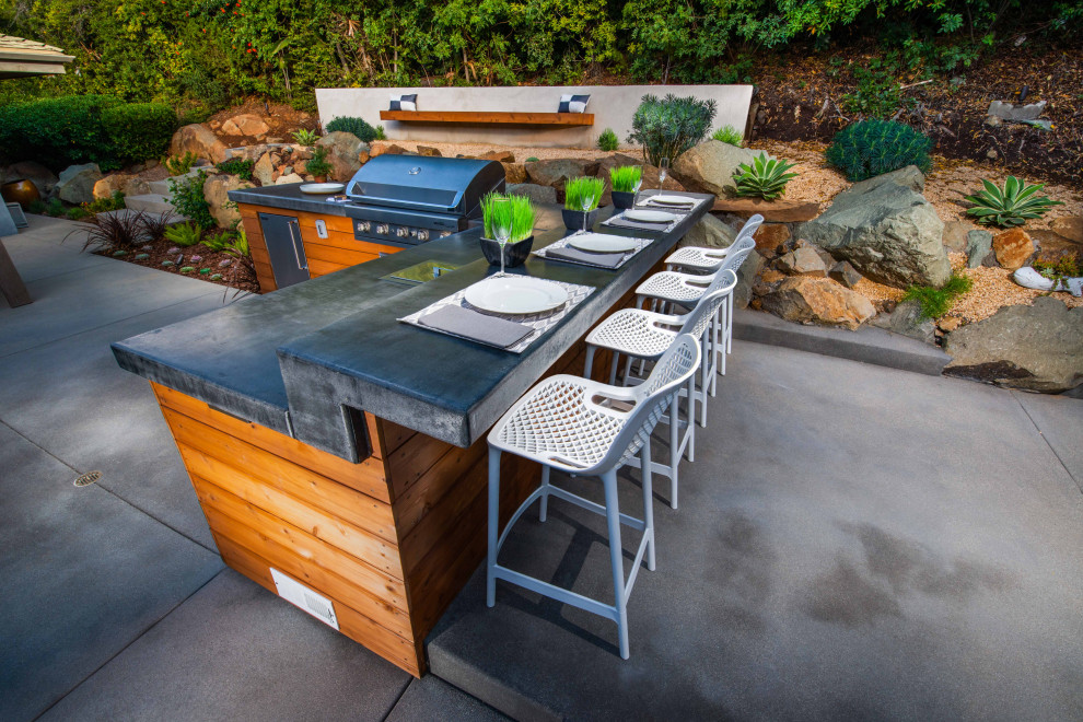 Mid-sized contemporary patio in San Diego.
