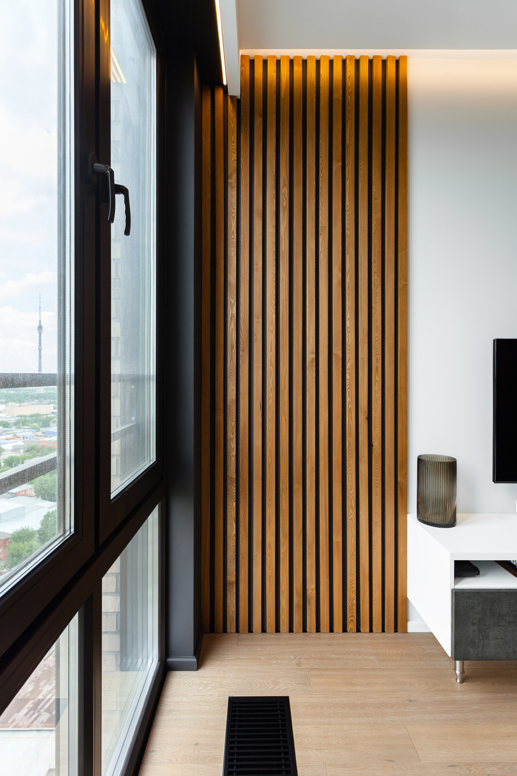 Сканди + лофт = уютная квартира для молодой семейной пары