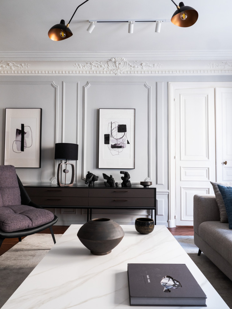 Diseño de salón para visitas cerrado y gris y negro clásico renovado de tamaño medio sin televisor con paredes grises y suelo de madera oscura