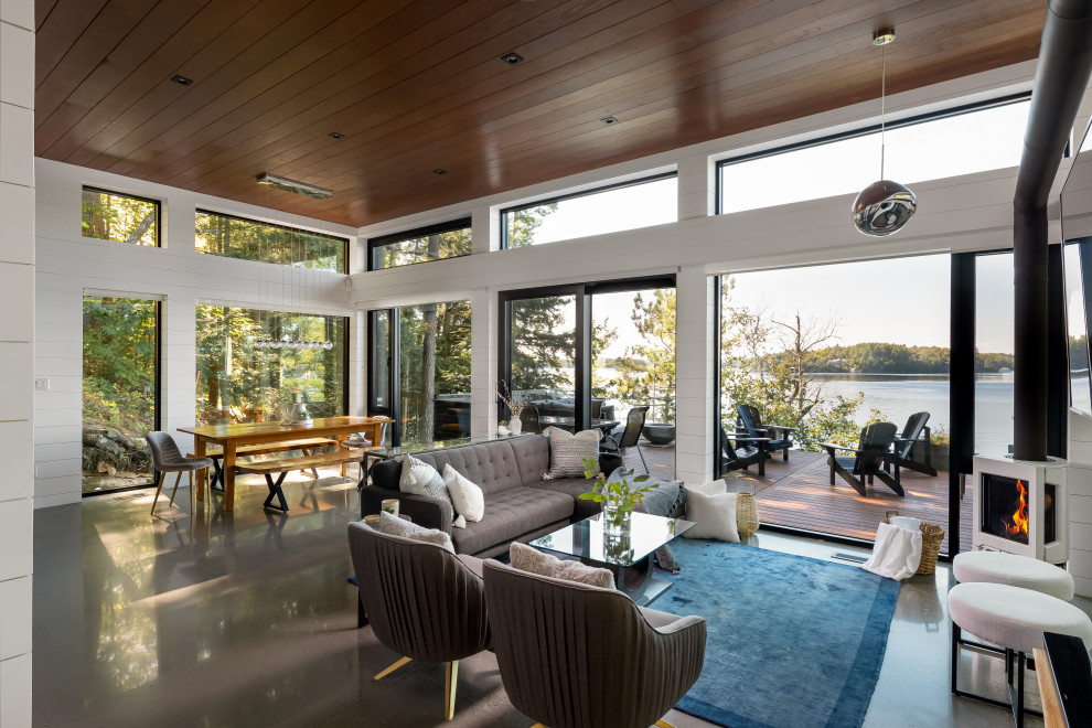 Inspiration for a rustic home design remodel in Toronto