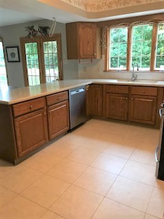 Kitchen - transitional kitchen idea