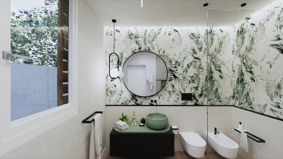 Источник вдохновения для домашнего уюта: маленькая ванная комната в современном стиле с плоскими фасадами, черными фасадами, душем без бортиков, раздельным унитазом, белой плиткой, керамической плиткой, зелеными стенами, полом из керамогранита, душевой кабиной, настольной раковиной, мраморной столешницей, бежевым полом, зеленой столешницей, тумбой под одну раковину, подвесной тумбой, многоуровневым потолком и обоями на стенах для на участке и в саду