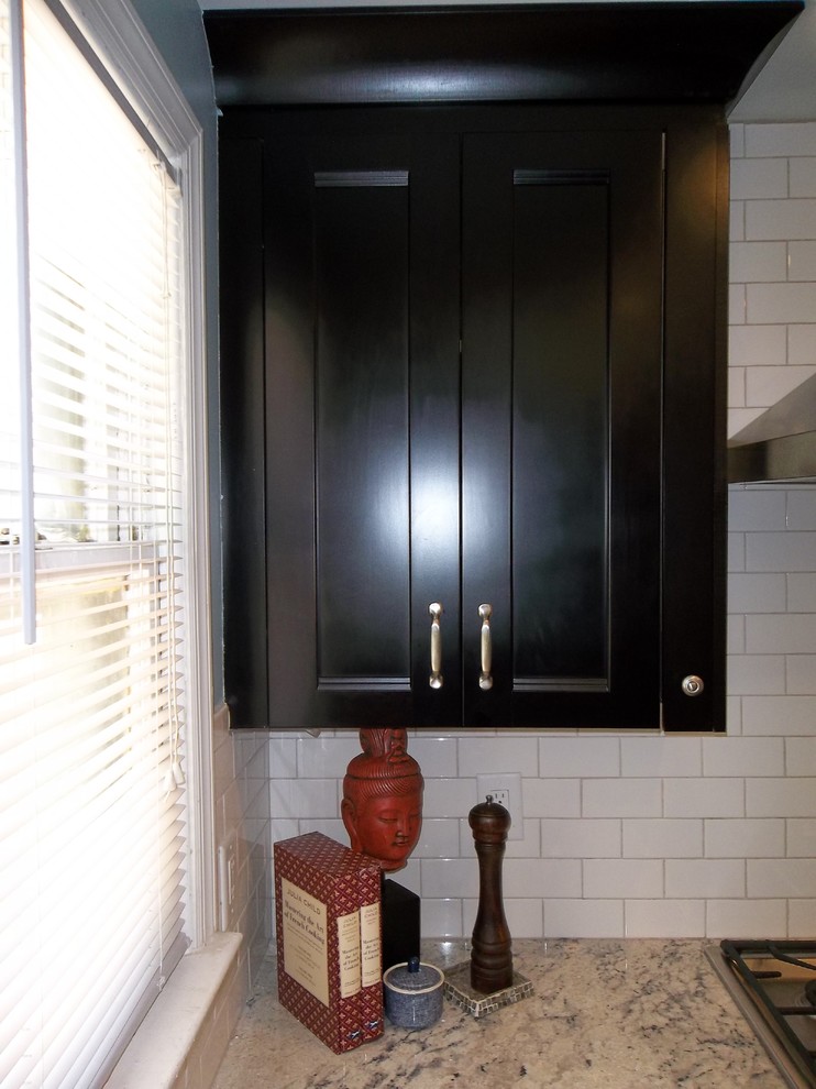 Transitional kitchen photo in Newark