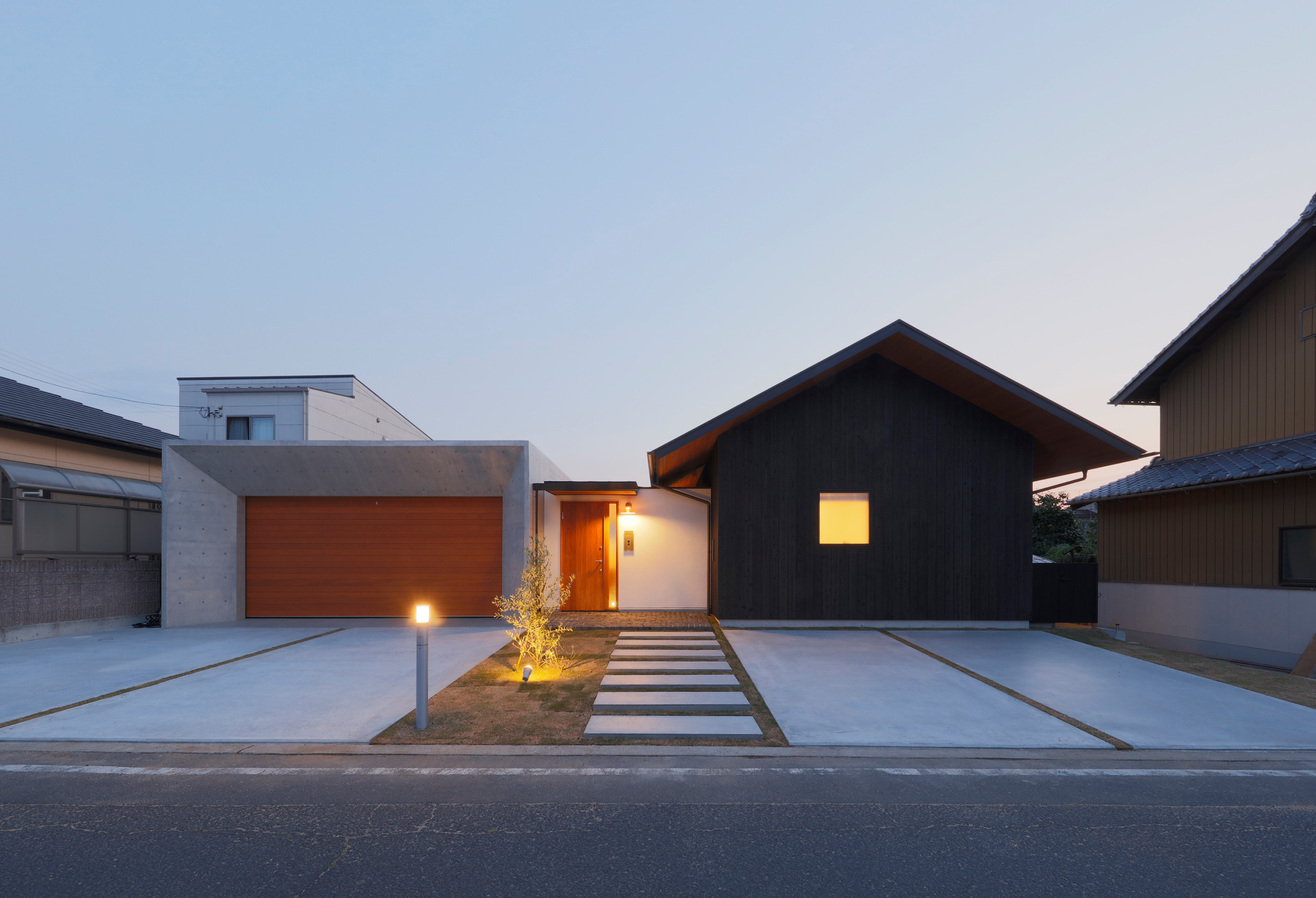 モダンスタイルのおしゃれな家の外観の画像 75選 22年8月 Houzz ハウズ