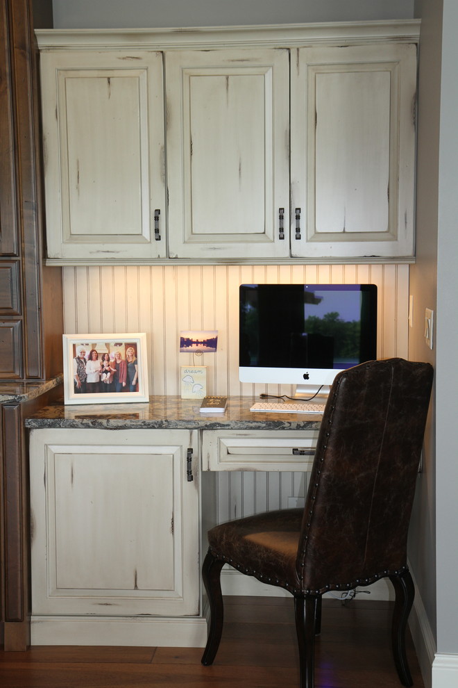 Example of a transitional kitchen design in Indianapolis