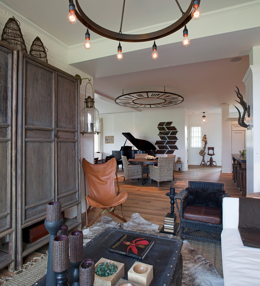 Transitional home design photo in Columbus